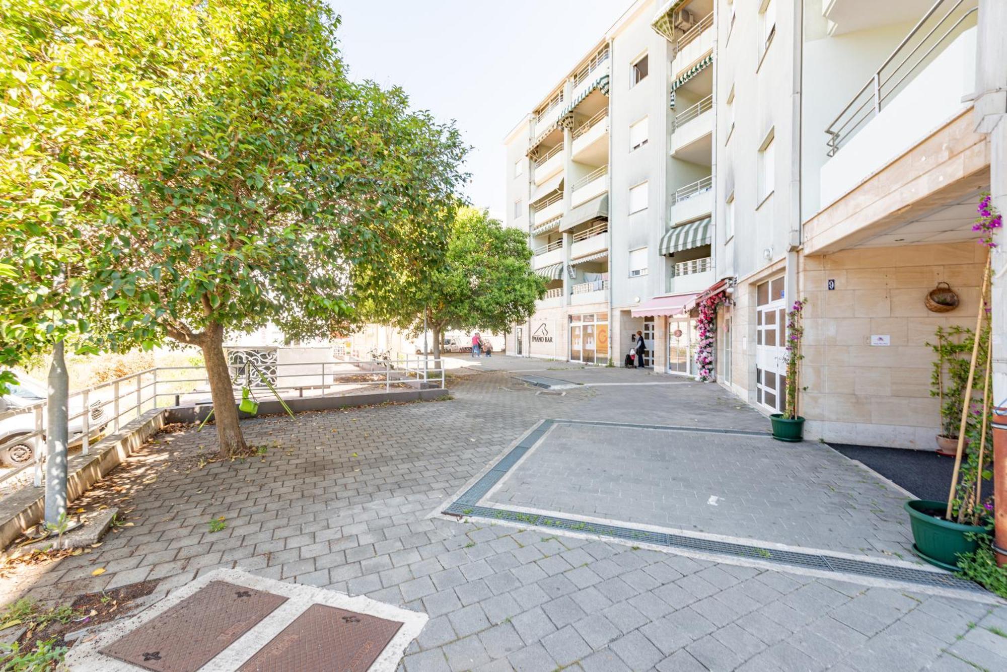 Matea With Terrace Apartment *